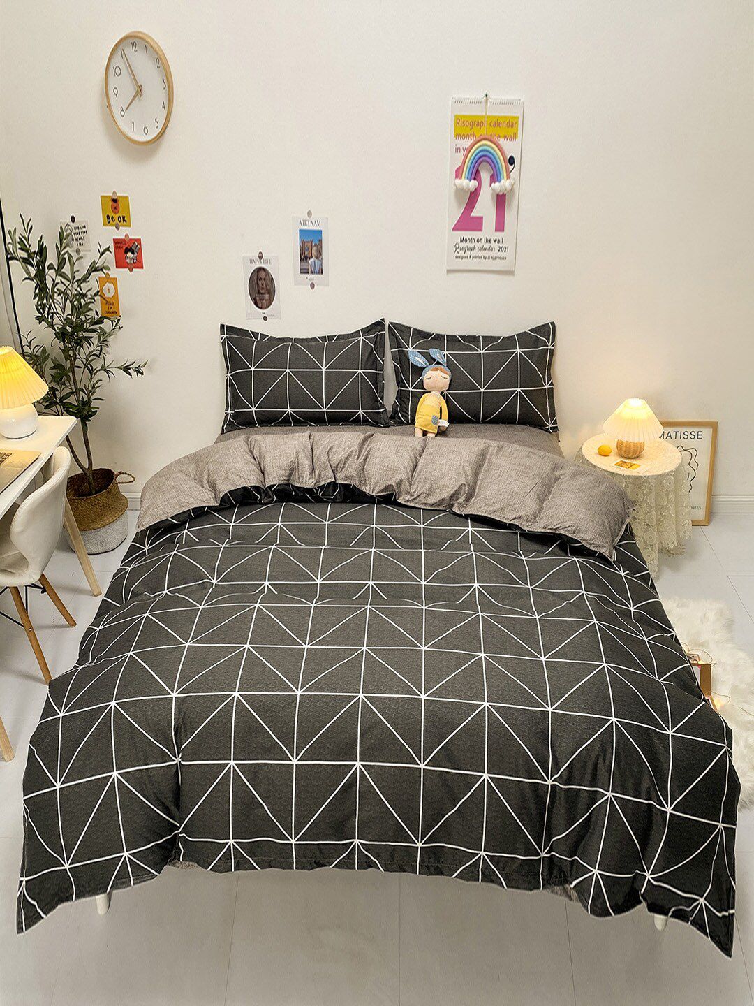 JC Collection Grey Printed Double Queen Bedding Set Price in India