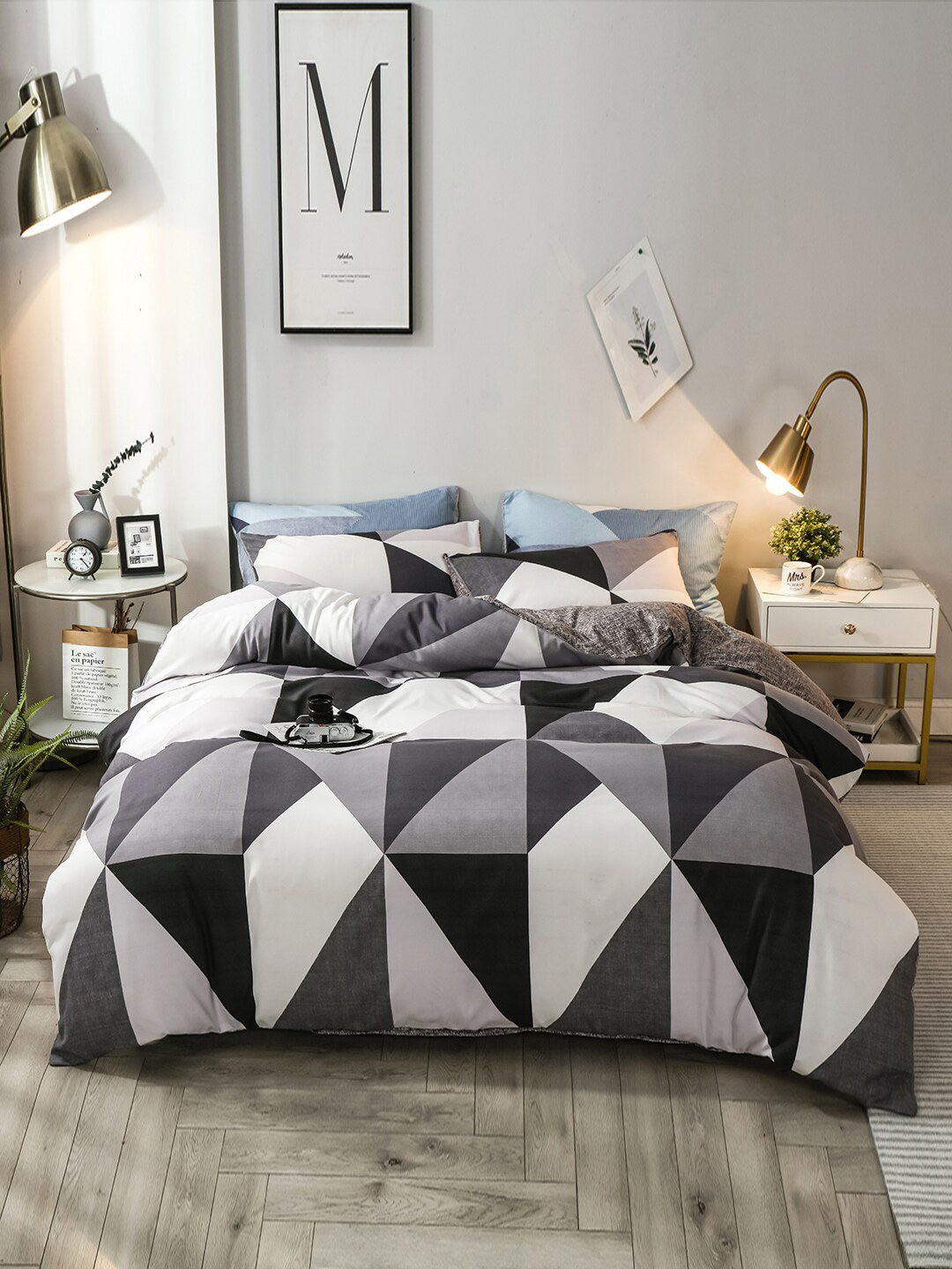 JC Collection Black & White Double King Printed Bedding Set Price in India