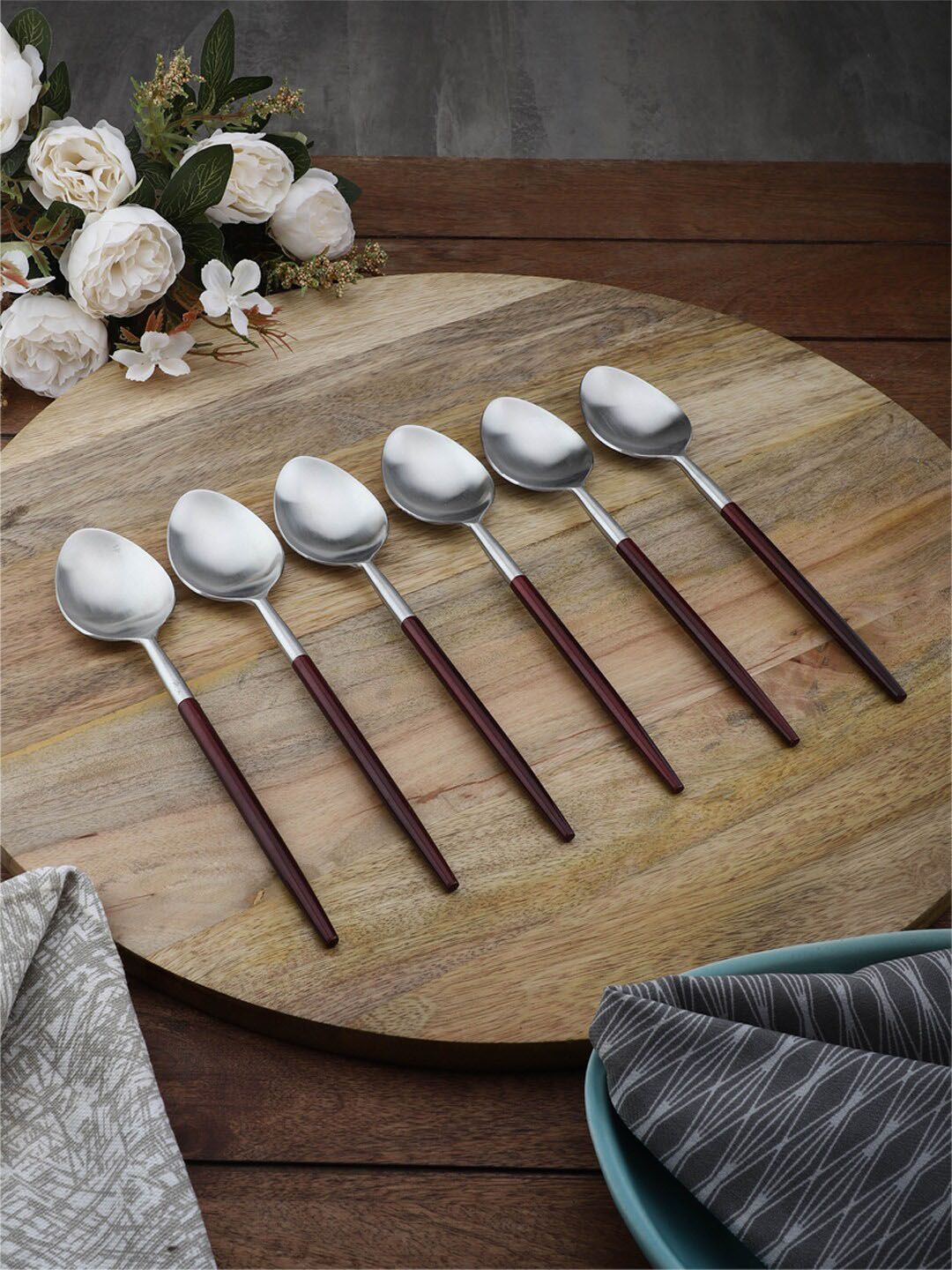 VarEesha Set of 6 Silver Toned & Maroon Radiant Stainless Steel Table Spoons Price in India