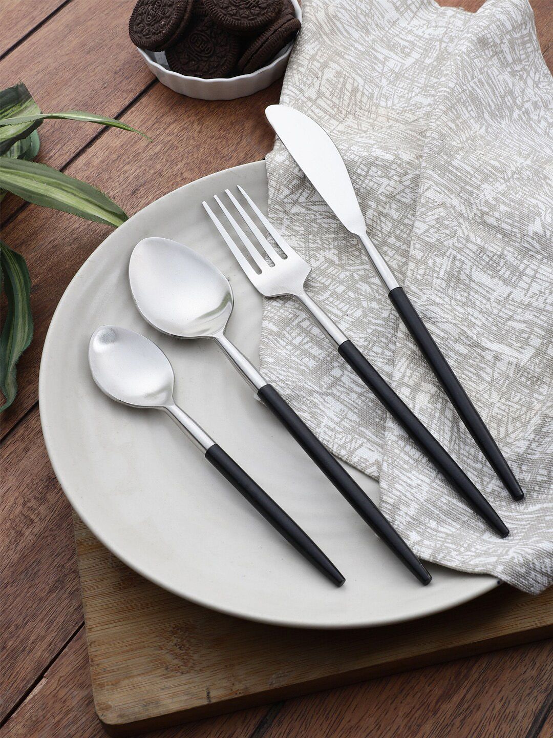 VarEesha Set of 4 Steel-Toned & Black Mixed Cutlery Set Price in India