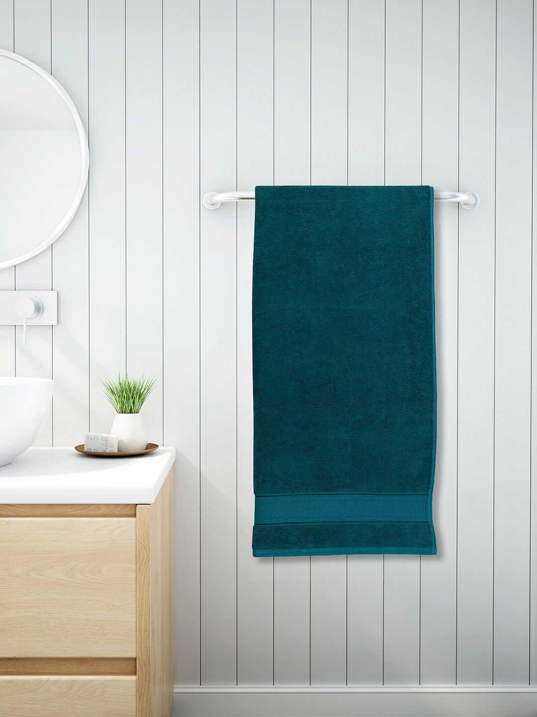 SPACES Unisex Green 550 GSM Bath Towels Price in India