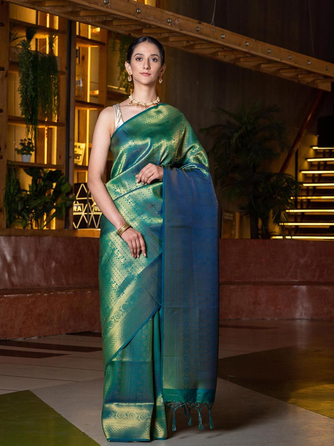 BEATITUDE Green & Gold-Toned Ethnic Motifs Silk Blend Kanjeevaram Saree