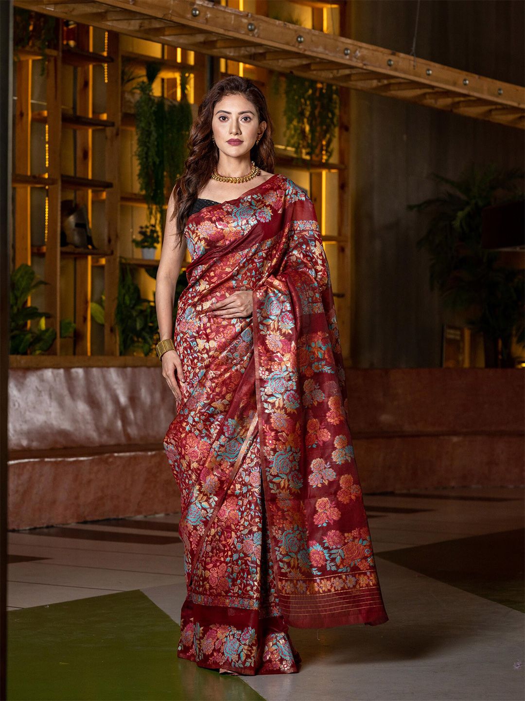 BEATITUDE Maroon & Blue Floral Zari Cotton Blend Saree Price in India