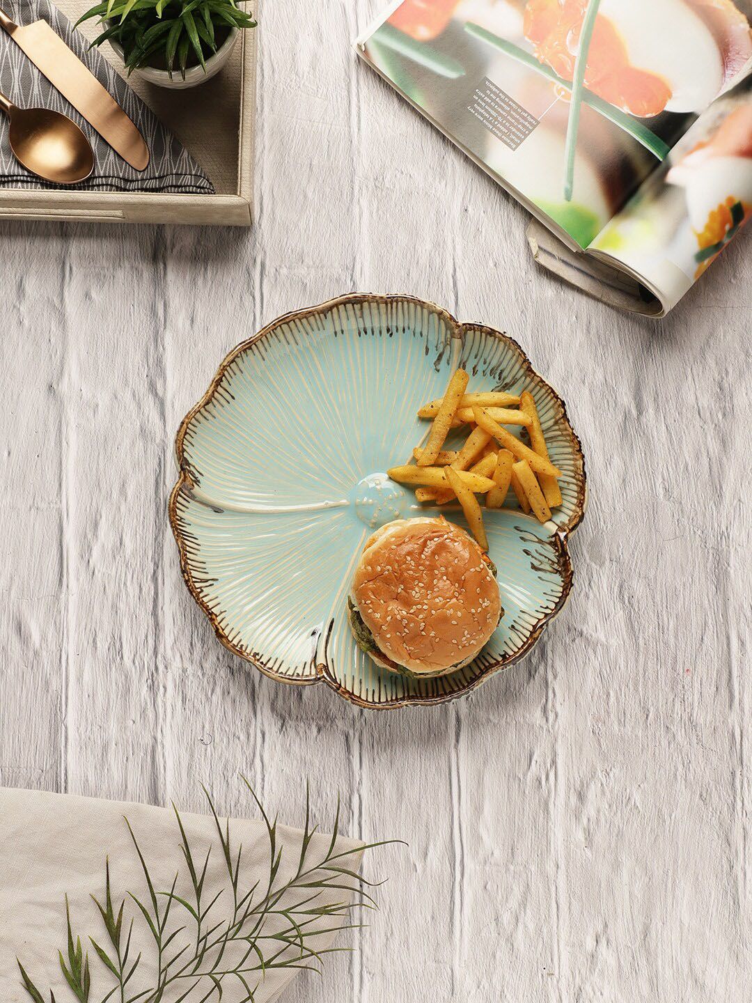 VarEesha Green & Gold-Toned Ceramic Daisy Serving Platter Price in India