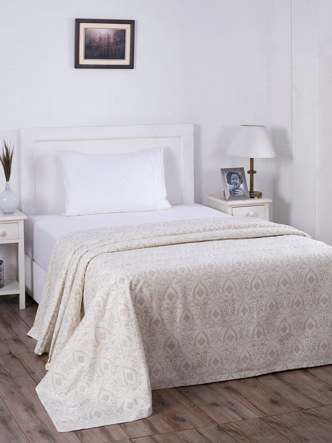 MASPAR Beige & White Printed 318 GSM Single Bed Cover Price in India