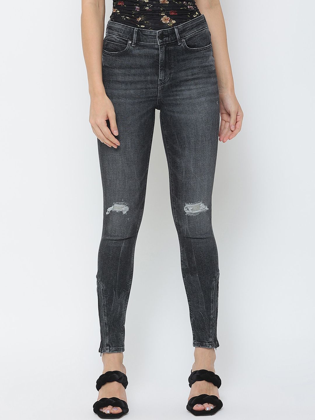 GUESS Women Grey Slim Fit Mildly Distressed Light Fade Jeans Price in India