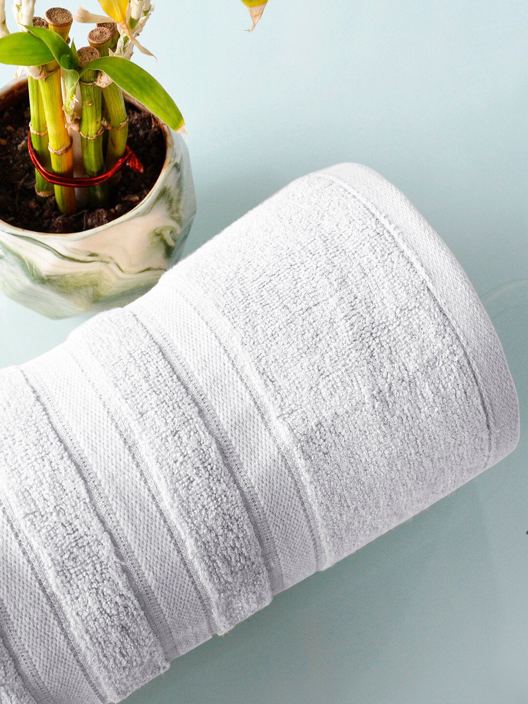 Divine Casa White Solid Cotton 650 GSM Bamboo Bath Towel Price in India