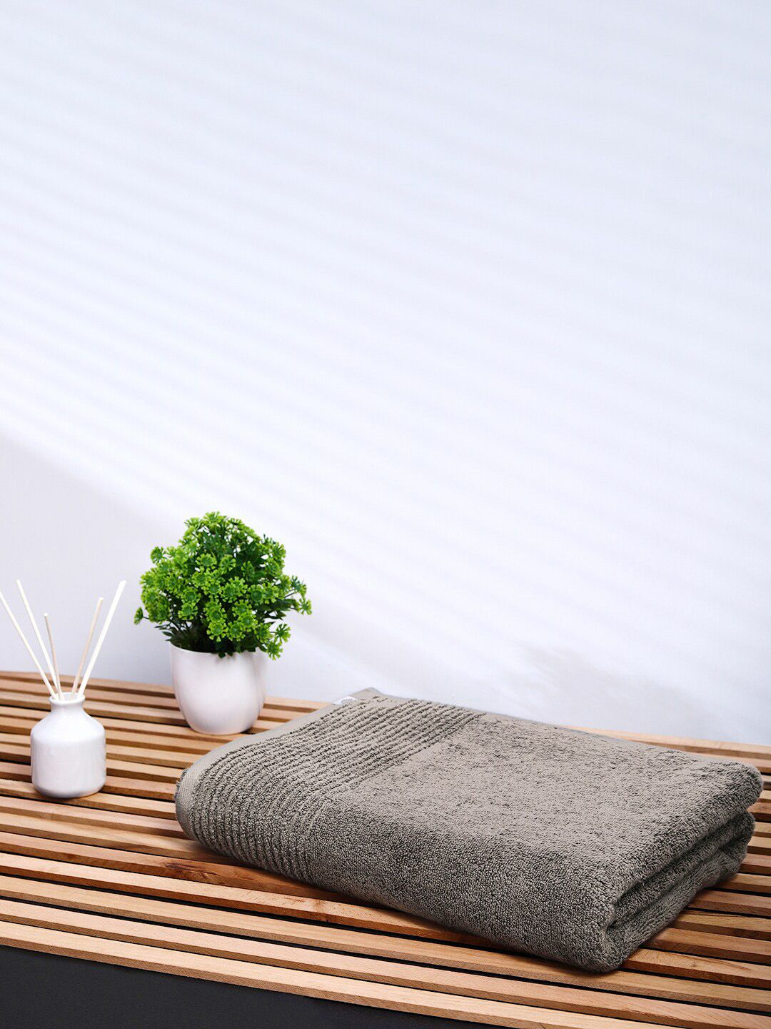 Himeya Grey Solid 650 GSM Cotton Sustainable Bath Towel Price in India