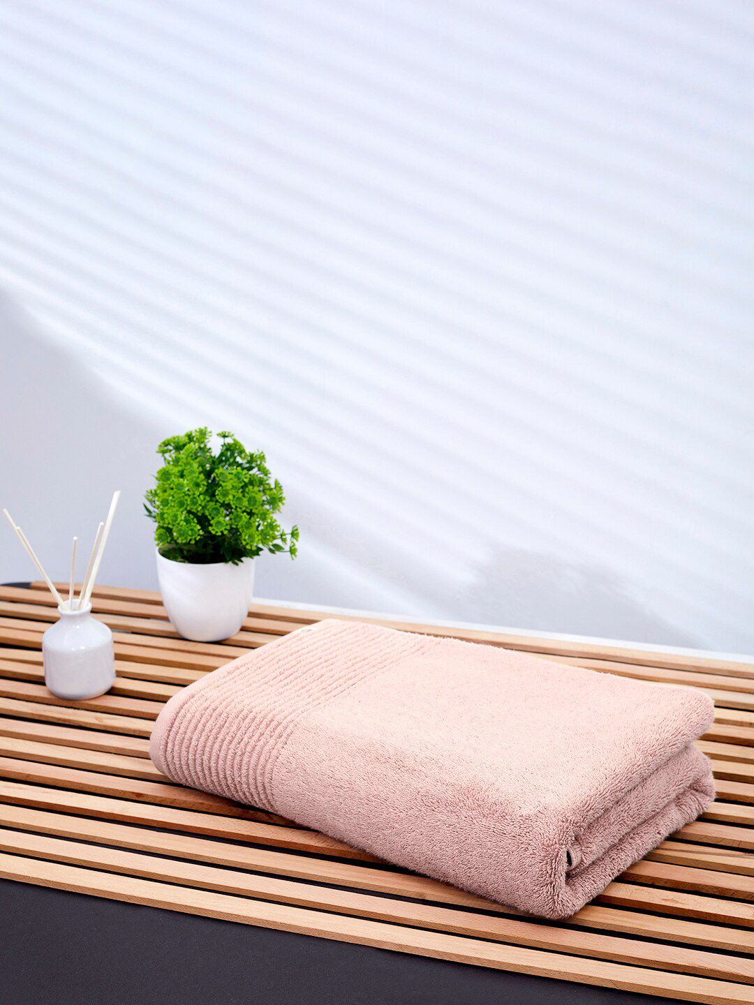 Himeya Pink Solid Lush Spa 650 GSM Cotton Bath Towel Price in India