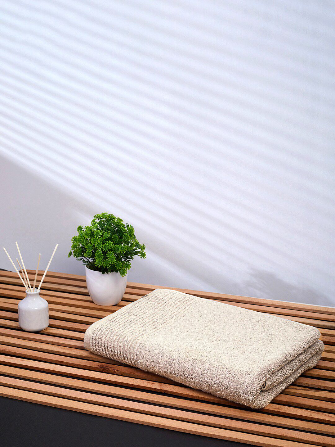 Himeya Beige Solid 650 GSM Sustainable Pure Cotton Bath Towel Price in India