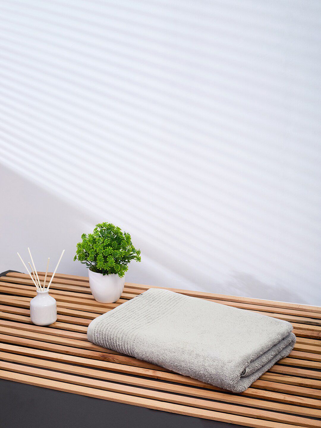 Himeya Silver-Coloured Solid 650 GSM Cotton Bath Towel Price in India