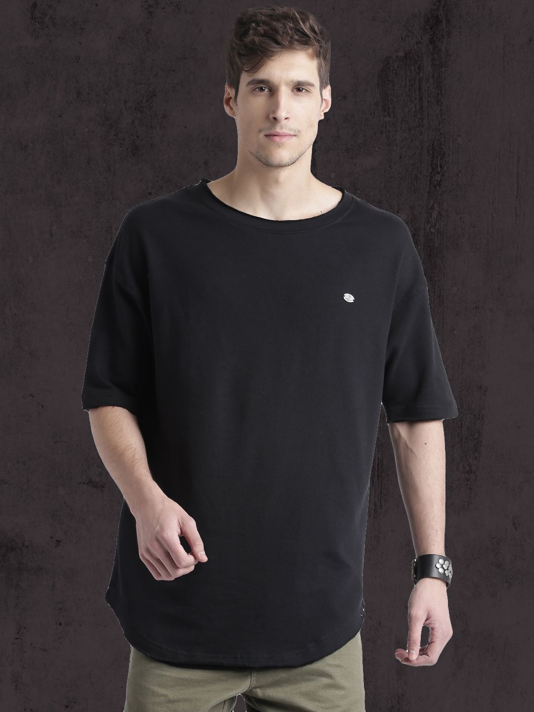 Roadster Men Black Solid Drop-Shoulder Longline T-shirt