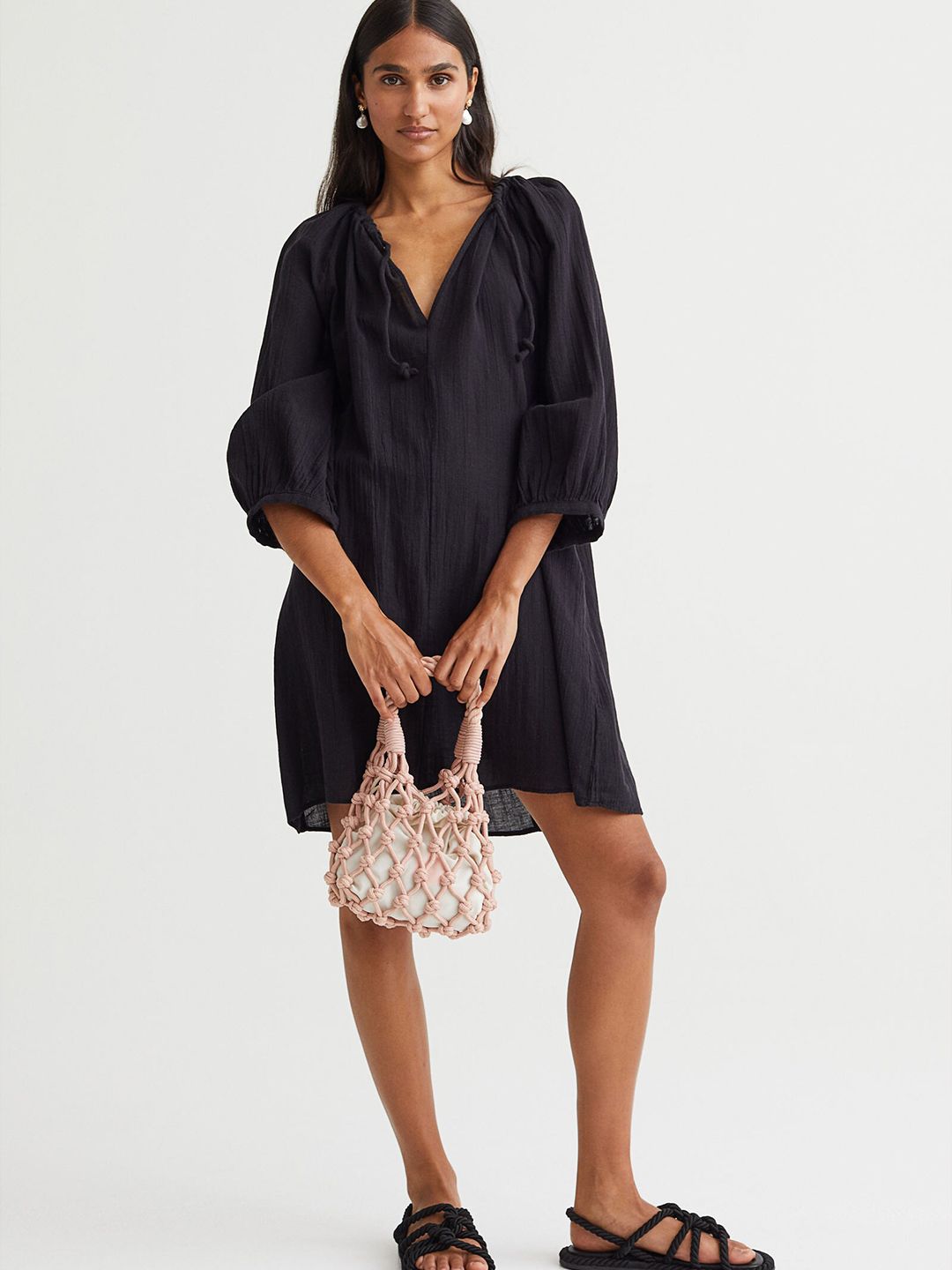 H&M Black Solid Balloon-Sleeved Dress Price in India