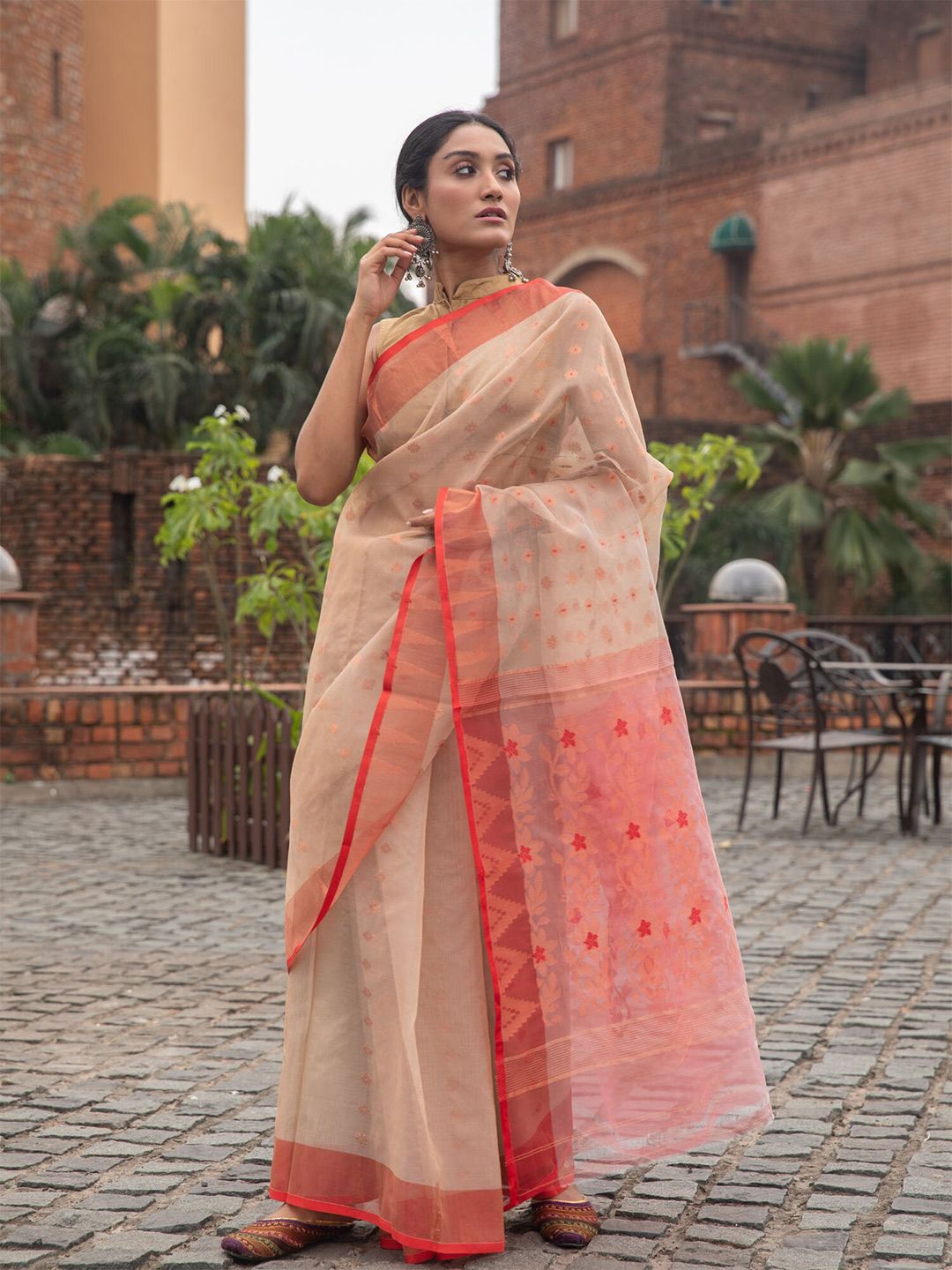 BEATITUDE Beige & Peach-Coloured Floral Zari Silk Cotton Jamdani Saree