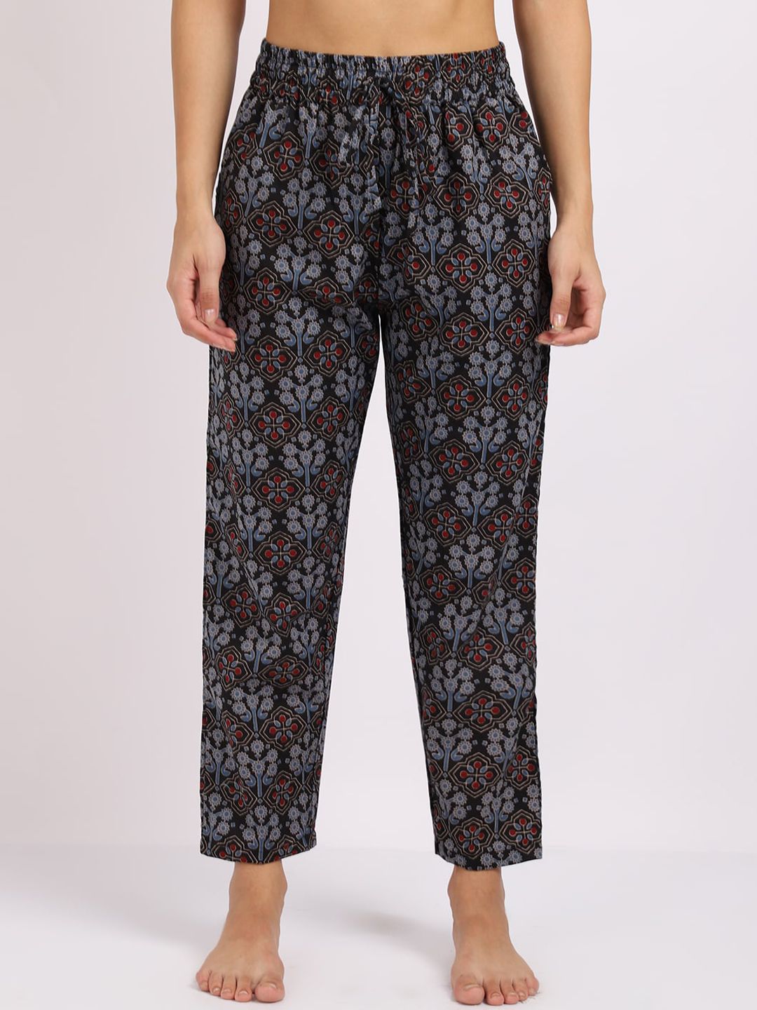 TAG 7 Women Black & Red Printed Cotton Comfort-Fit Lounge Pants Price in India