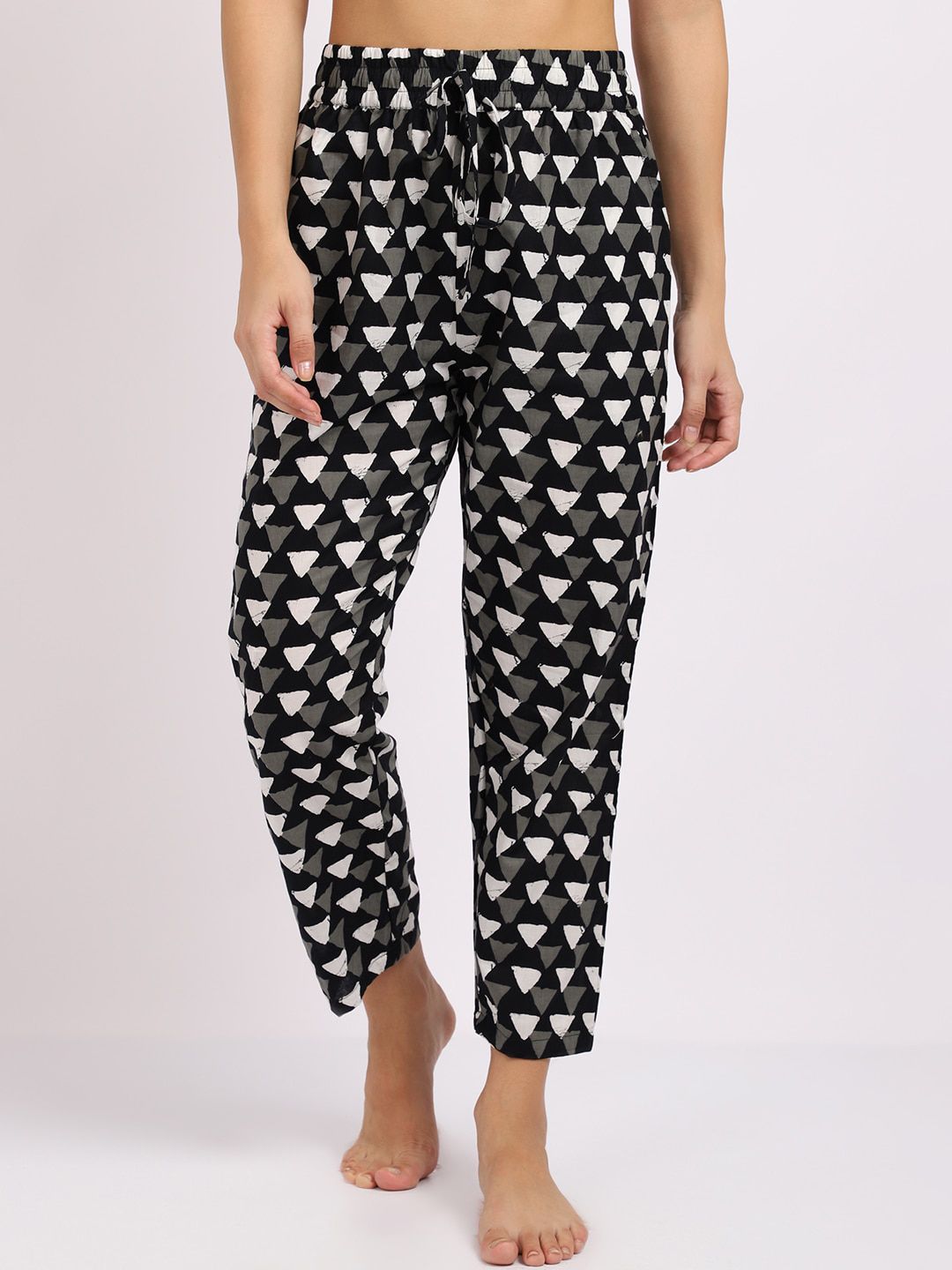 TAG 7 Women Black & White Geometric Printed Cotton Lounge Pants Price in India