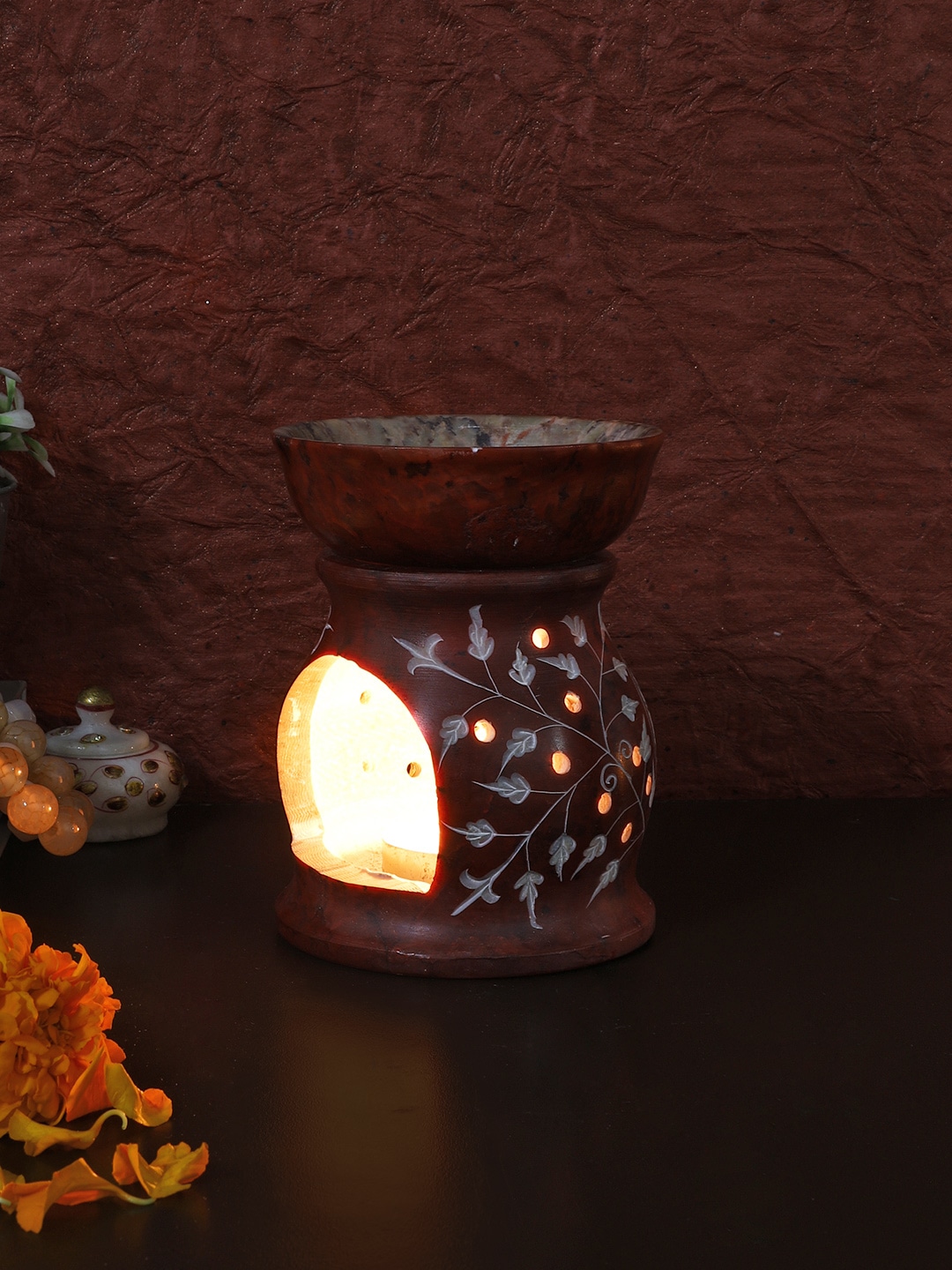 Aapno Rajasthan Red Textured Aroma Oil Diffusers Price in India