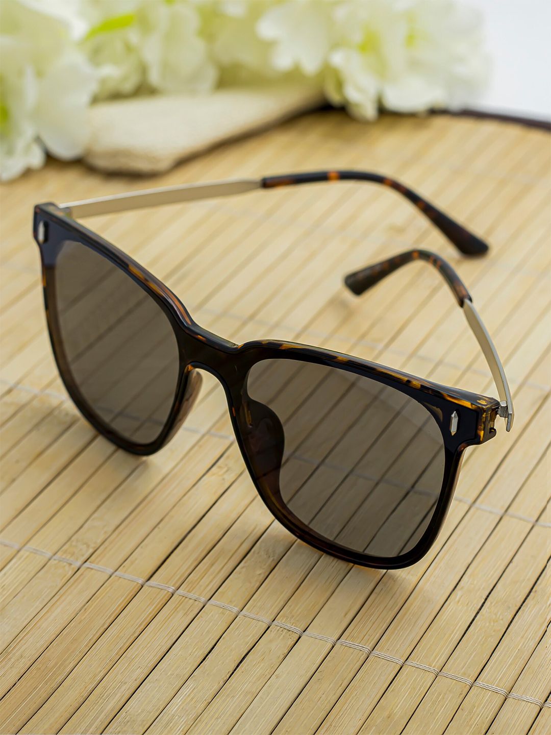 Bellofox Unisex Black Lens & Steel-Toned Oversized Sunglasses Price in India