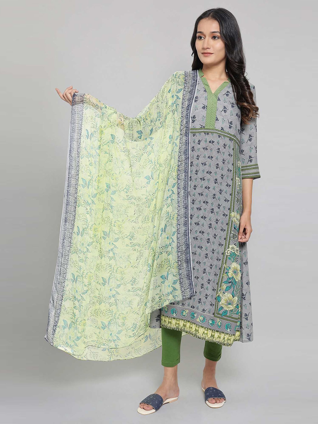 AURELIA Green & Grey Floral Printed Dupatta Price in India