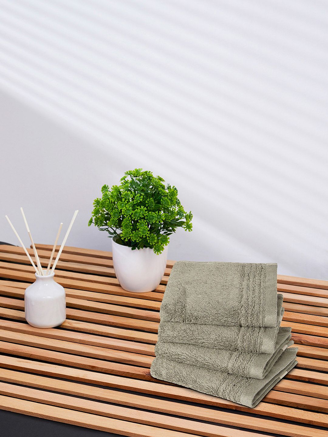 Himeya Set Of 4 Solid 650GSM Pure Cotton Sustainable Face Towels Price in India