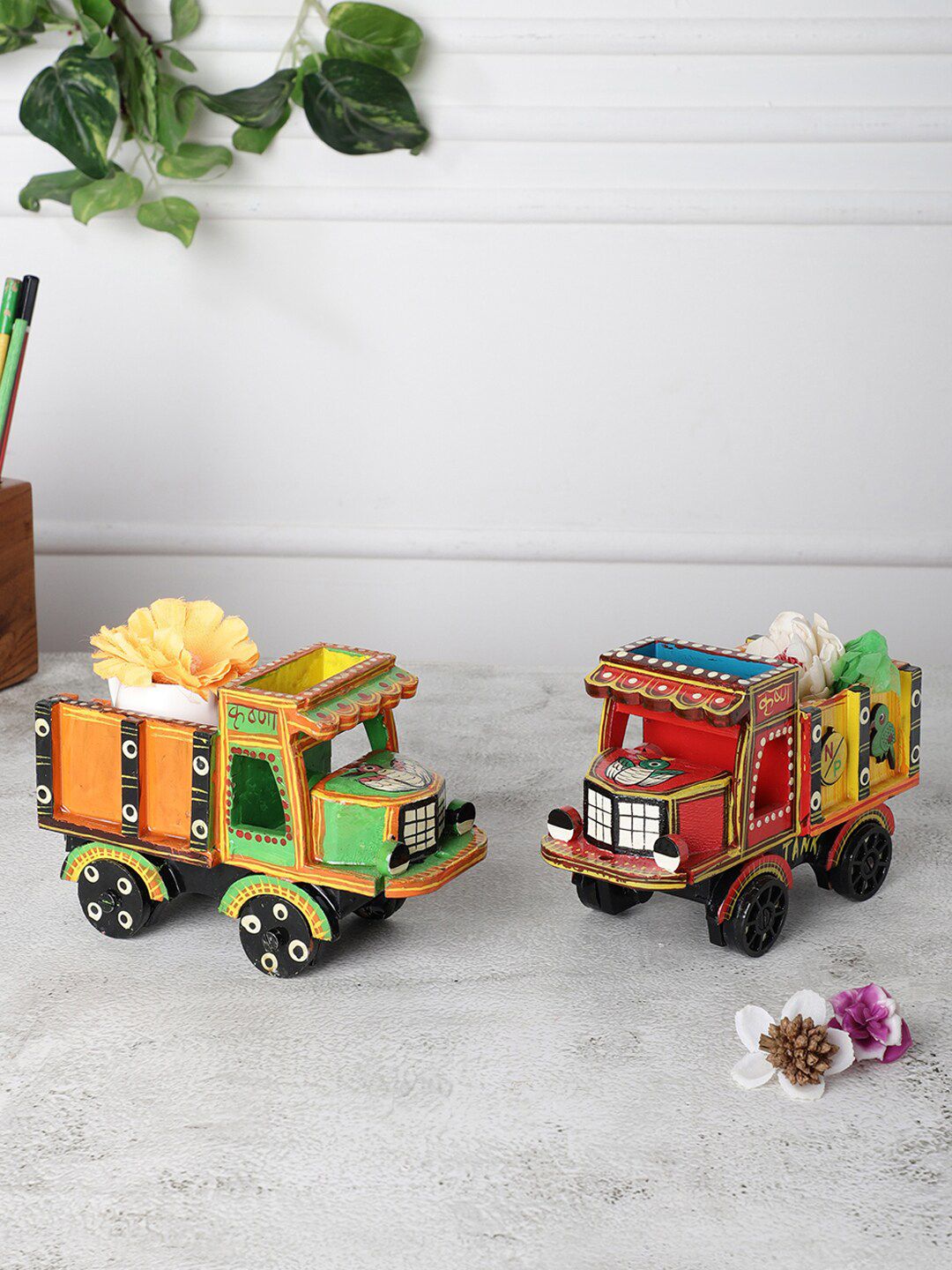 VarEesha Set Of 2 Red & Green Truck Wooden Decorative Showpiece Price in India