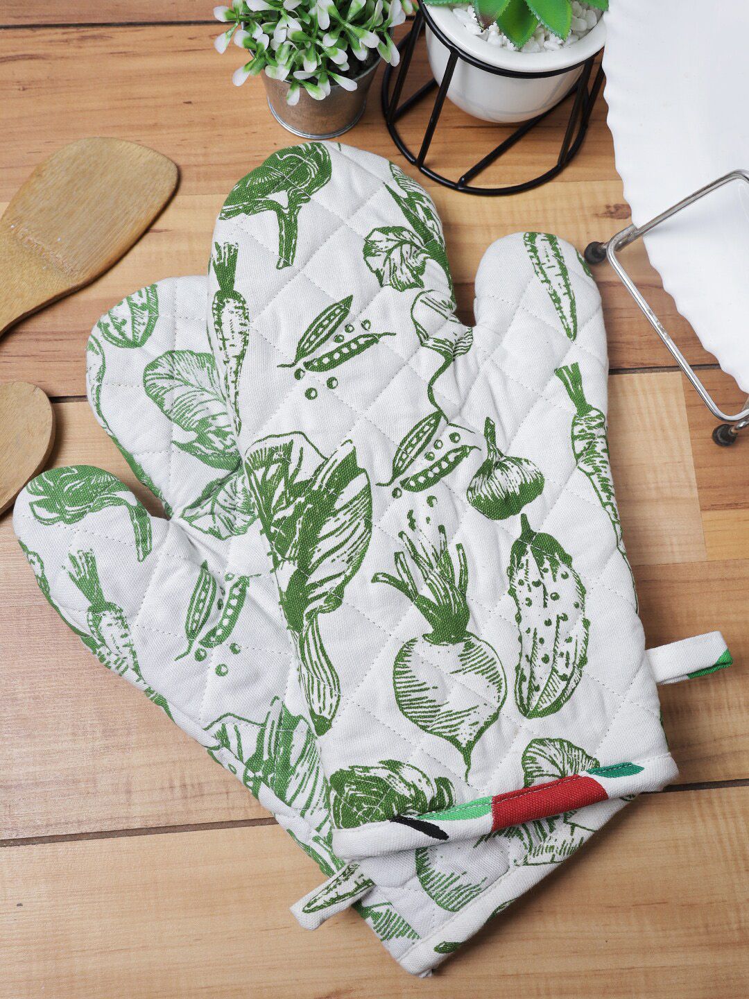 Soumya Set of 2 Green & White Printed Cotton Oven Glove Price in India