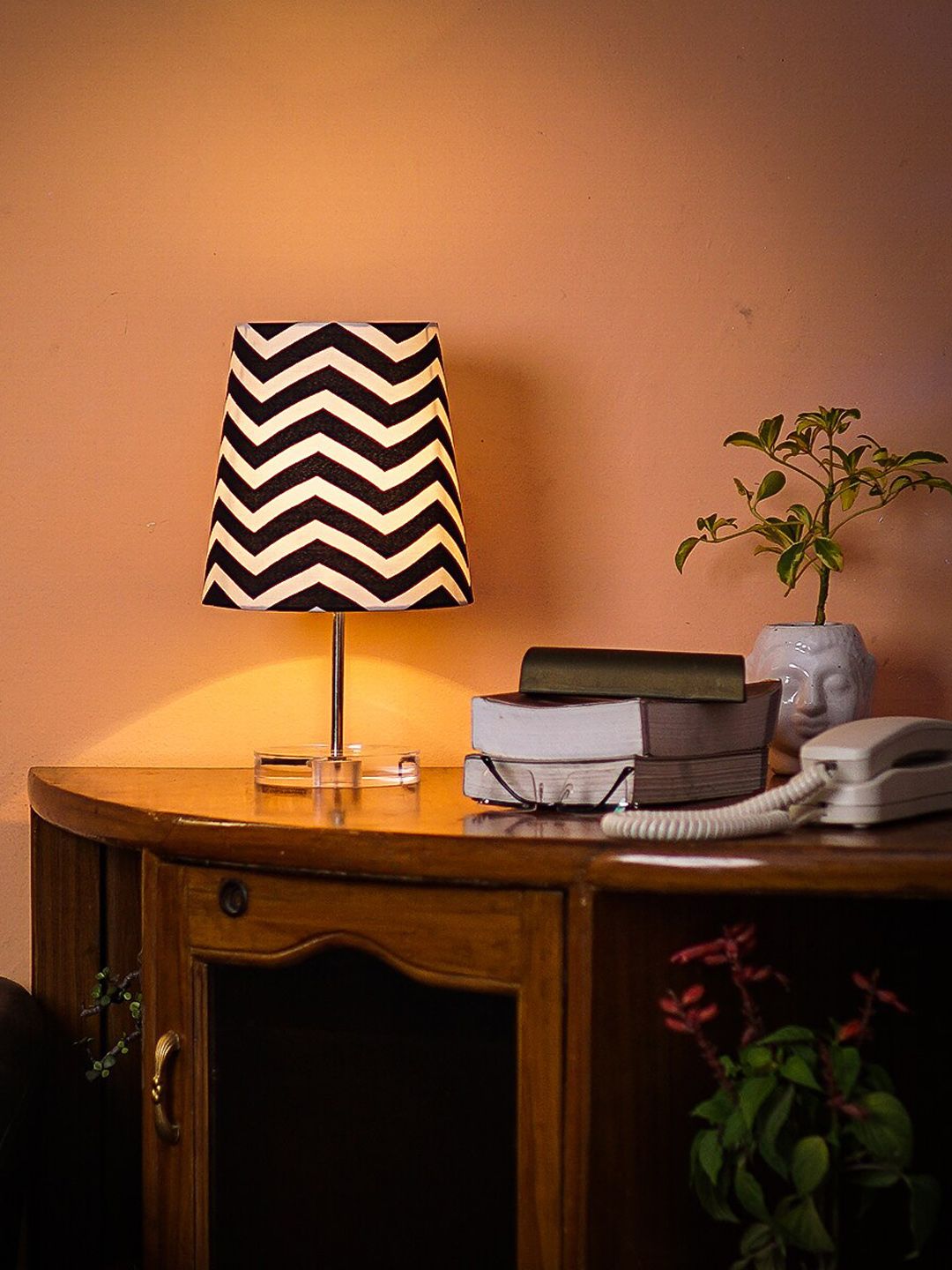 Pinecraft INTERNATIONAL Black & White Table Lamp with Shade Price in India