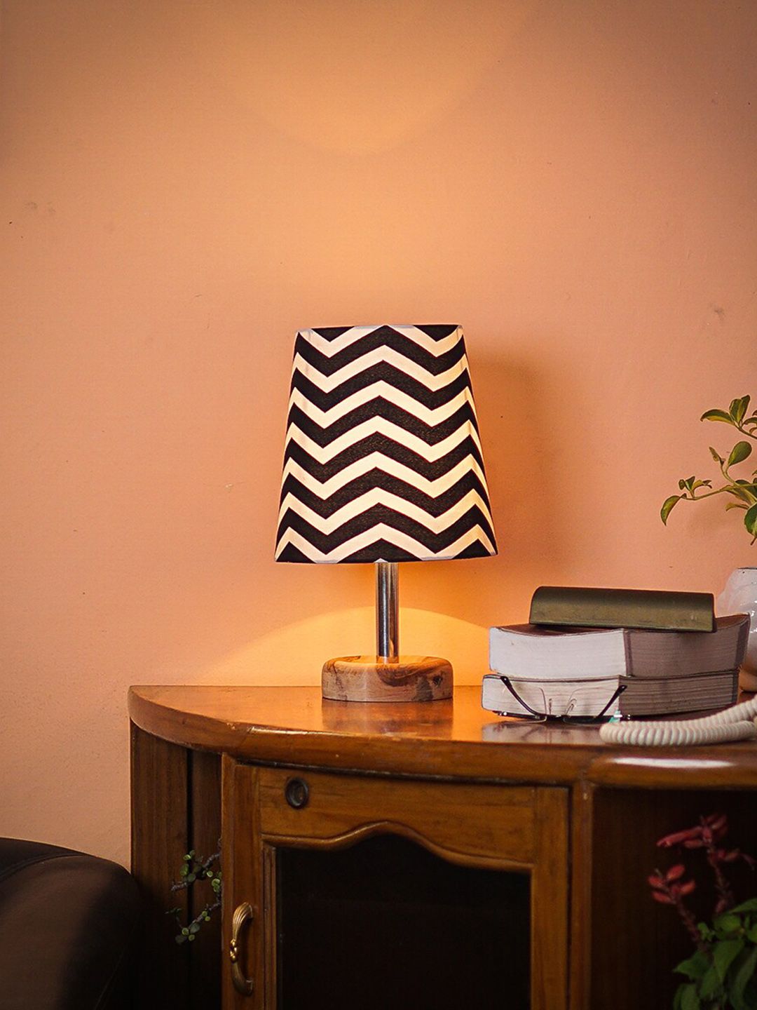 Pinecraft INTERNATIONAL Black & White Table Lamp with Shade Price in India