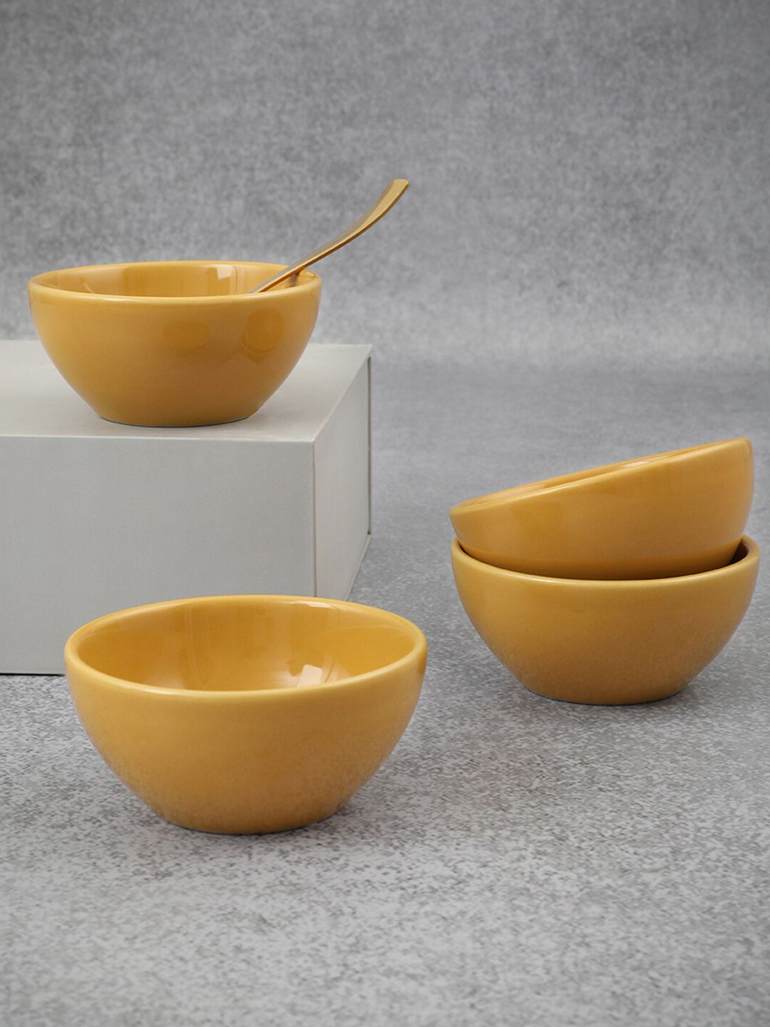 HomeTown Unisex Yellow Dinnerware Price in India