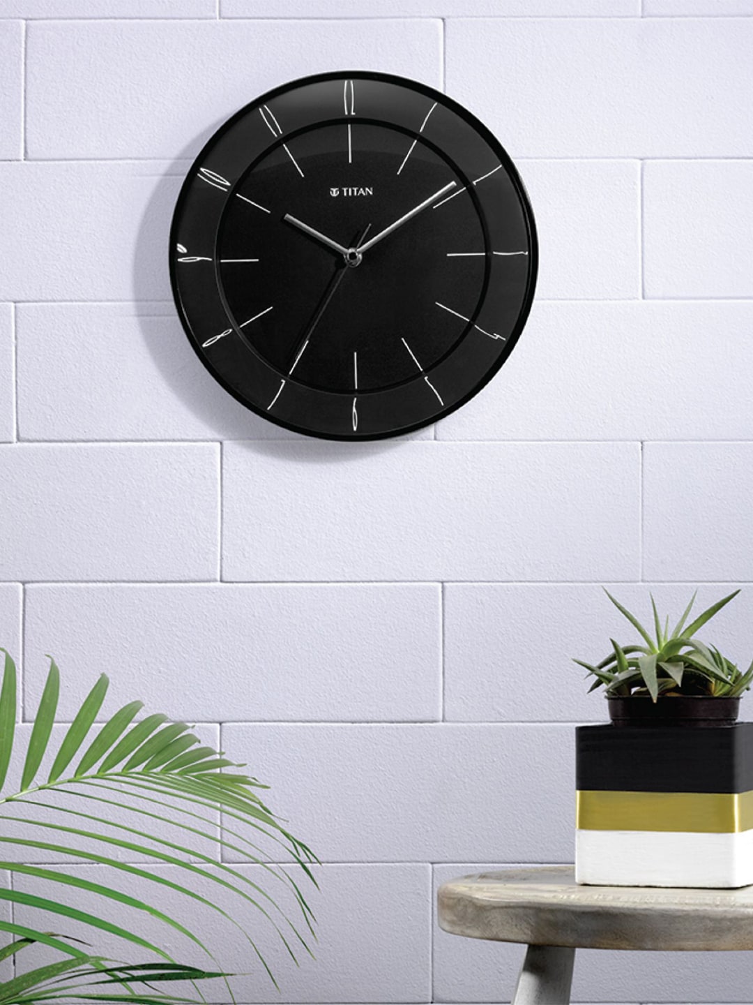 Titan Black Solid Contemporary Analogue Wall Clock Price in India