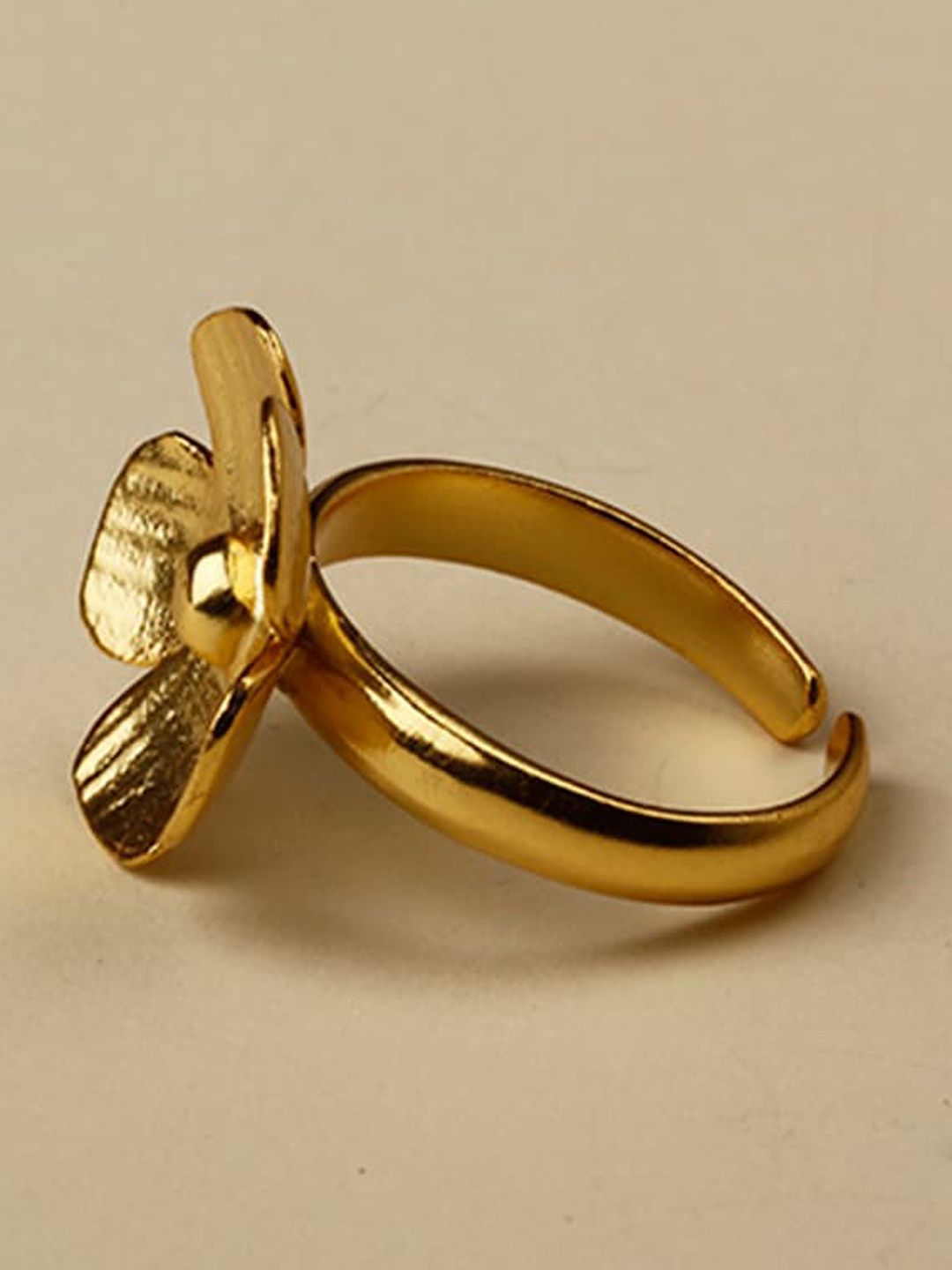 STILSKII Gold Plated Flower Ring Price in India