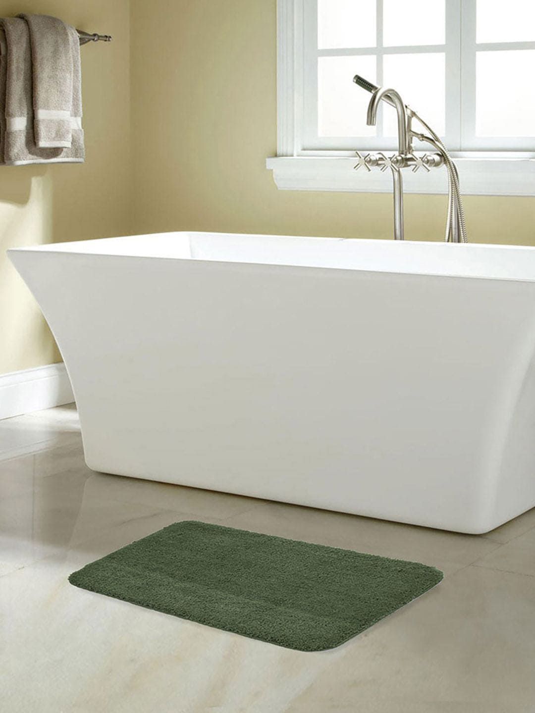 Athome by Nilkamal  Green Solid 2000 GSM Anti-Skid Bath Rugs Price in India