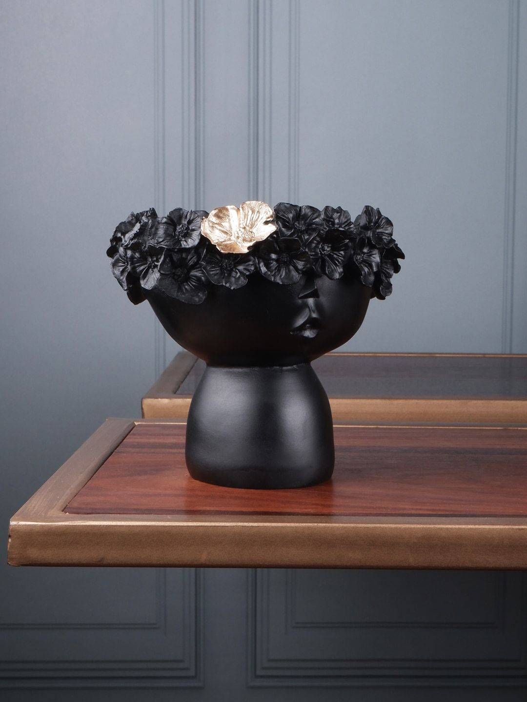 THE WHITE INK DECOR Black Vase Showpieces Price in India