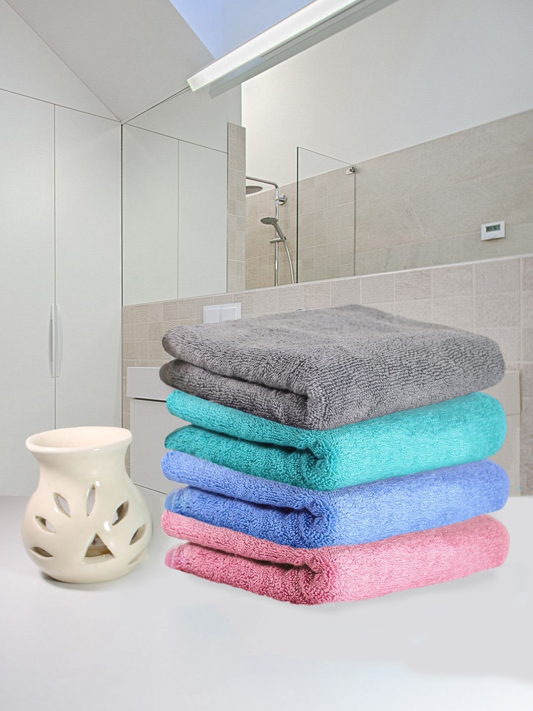 Heelium Pack of 4 Solid 600 GSM Hand Towels Price in India