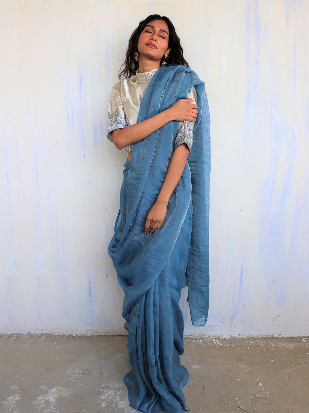 Chidiyaa Blue & Silver-Toned Pure Linen Saree Price in India