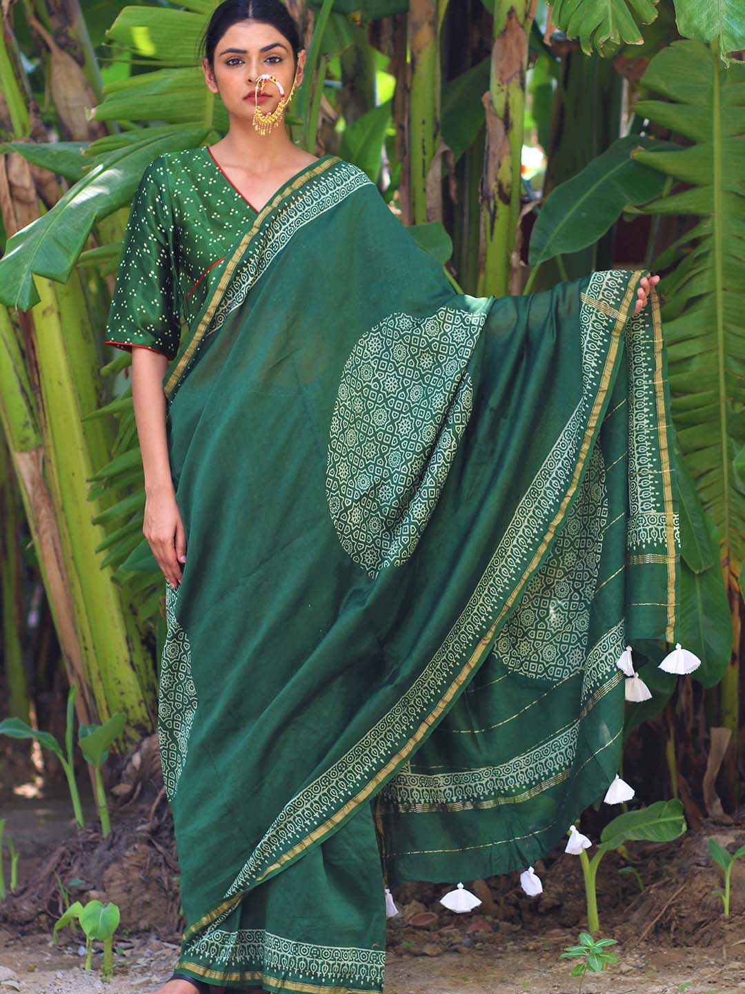 Chidiyaa Green & White Ethnic Motifs Zari Pure Silk Block Print Saree Price in India