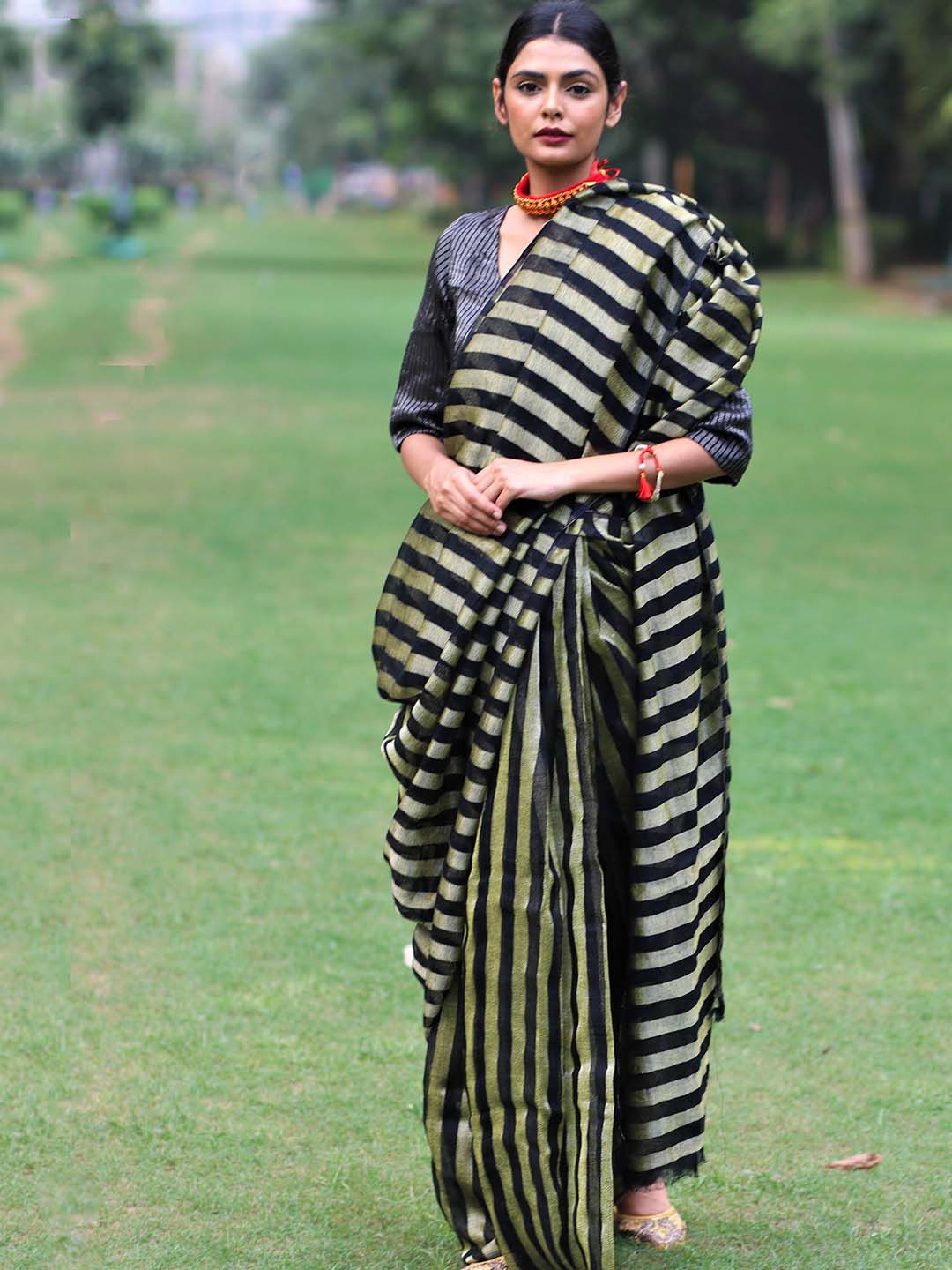 Chidiyaa Black & Gold-Toned Striped Pure Linen Saree Price in India