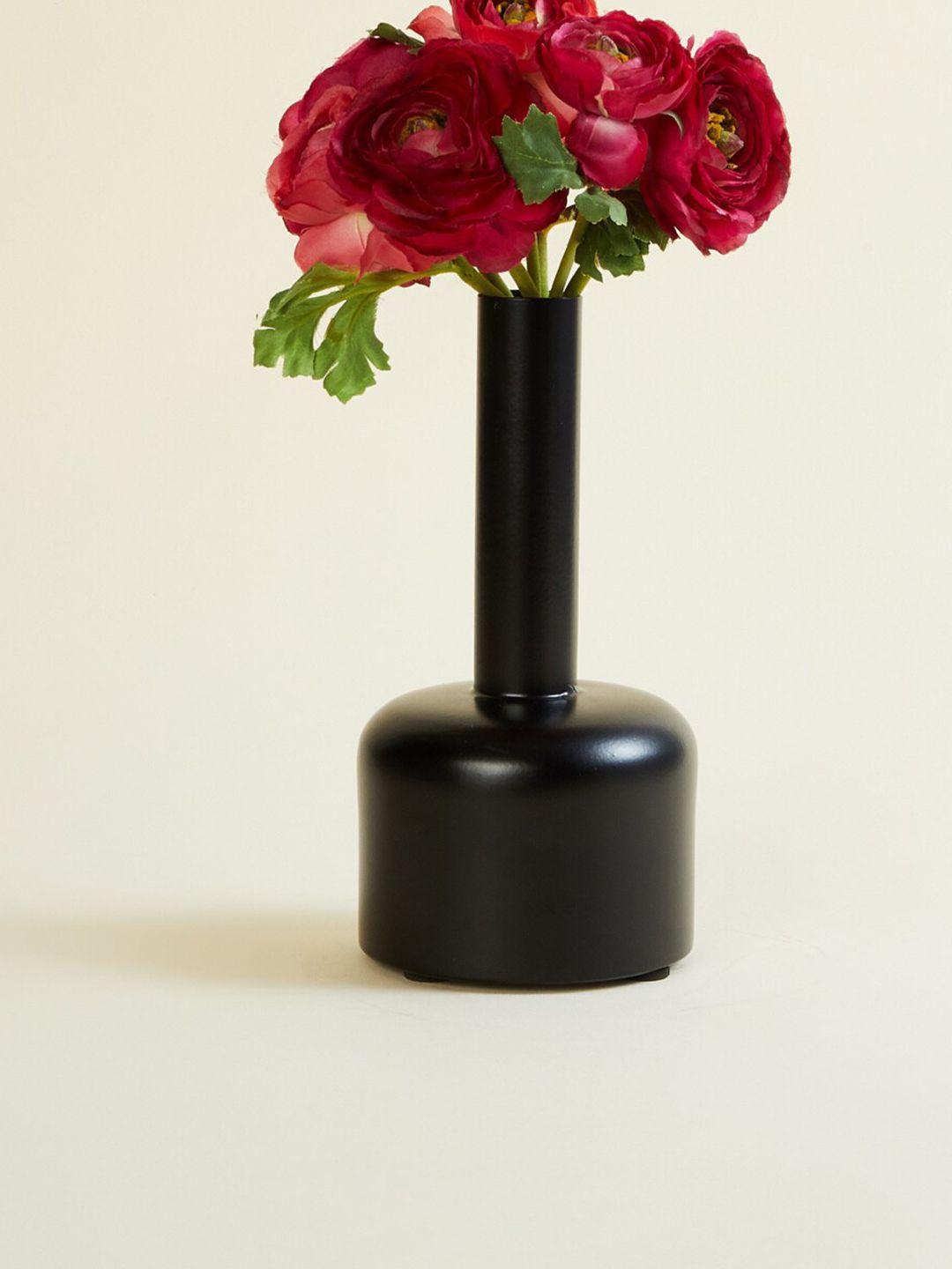 Home Centre Black Solid Metal Vase Price in India