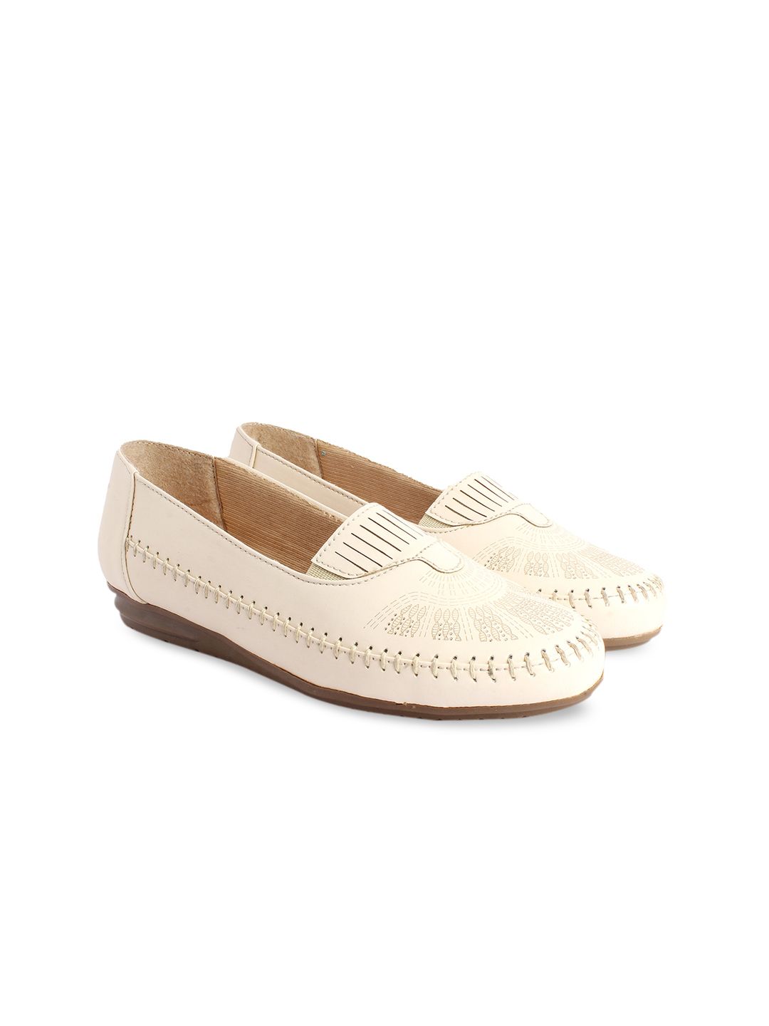 XE Looks Women Cream-Coloured Ballerinas with Tassels Flats