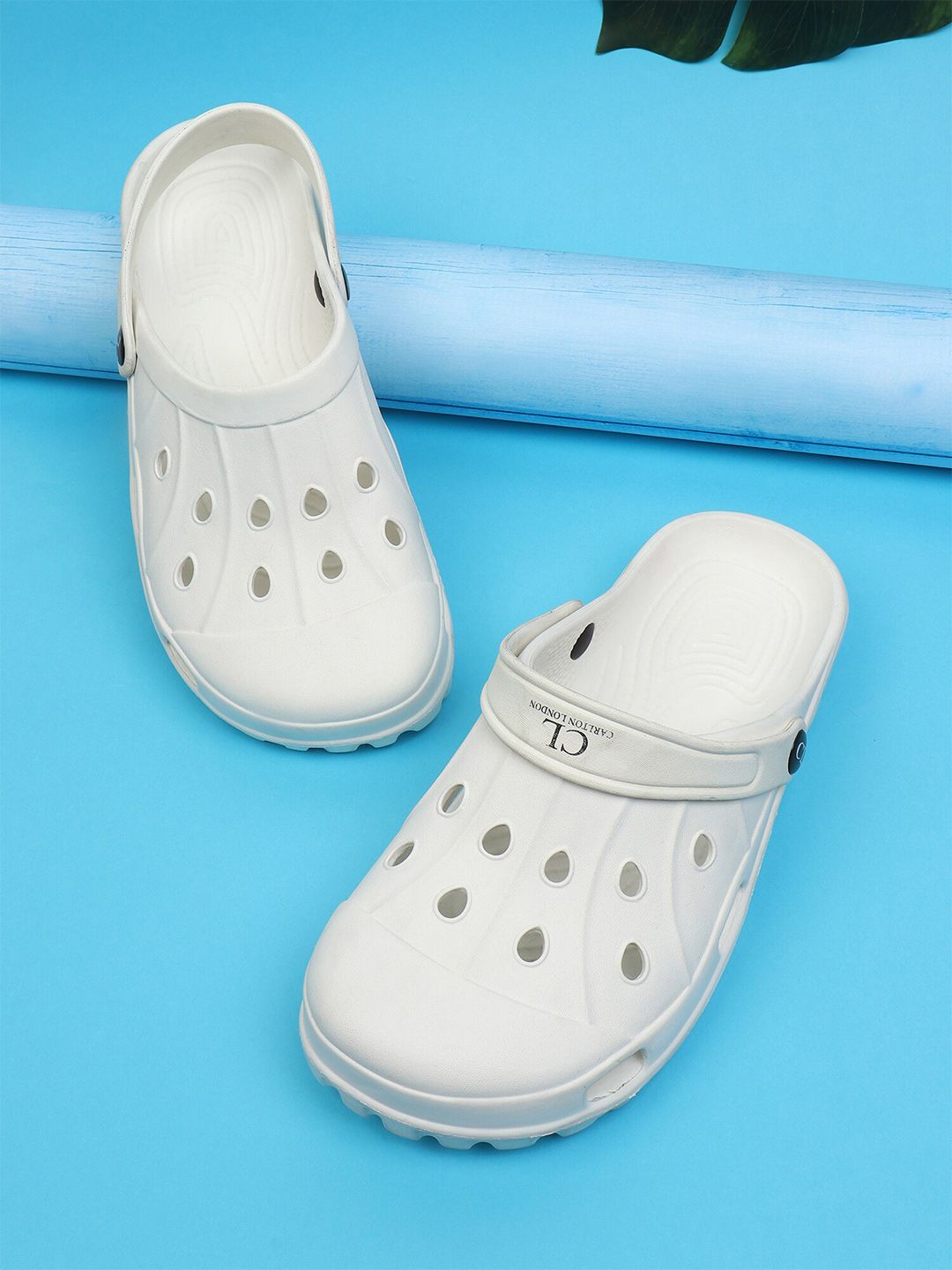 Carlton London Men White Croslite Clogs