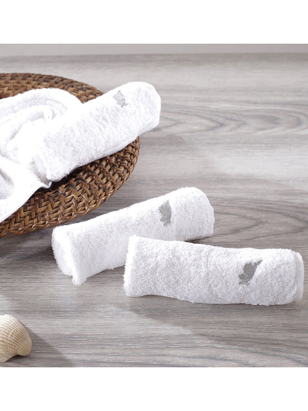 MASPAR Set of 4 White 550 GSM Cotton Face Towels Price in India