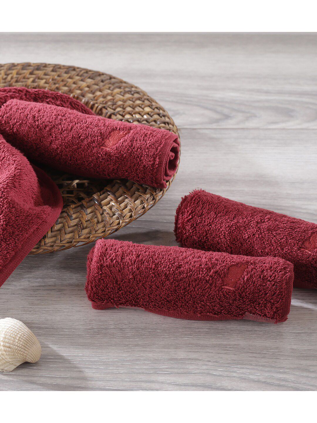 MASPAR Red Set of 4 Solid 550 GSM Face Towel Price in India