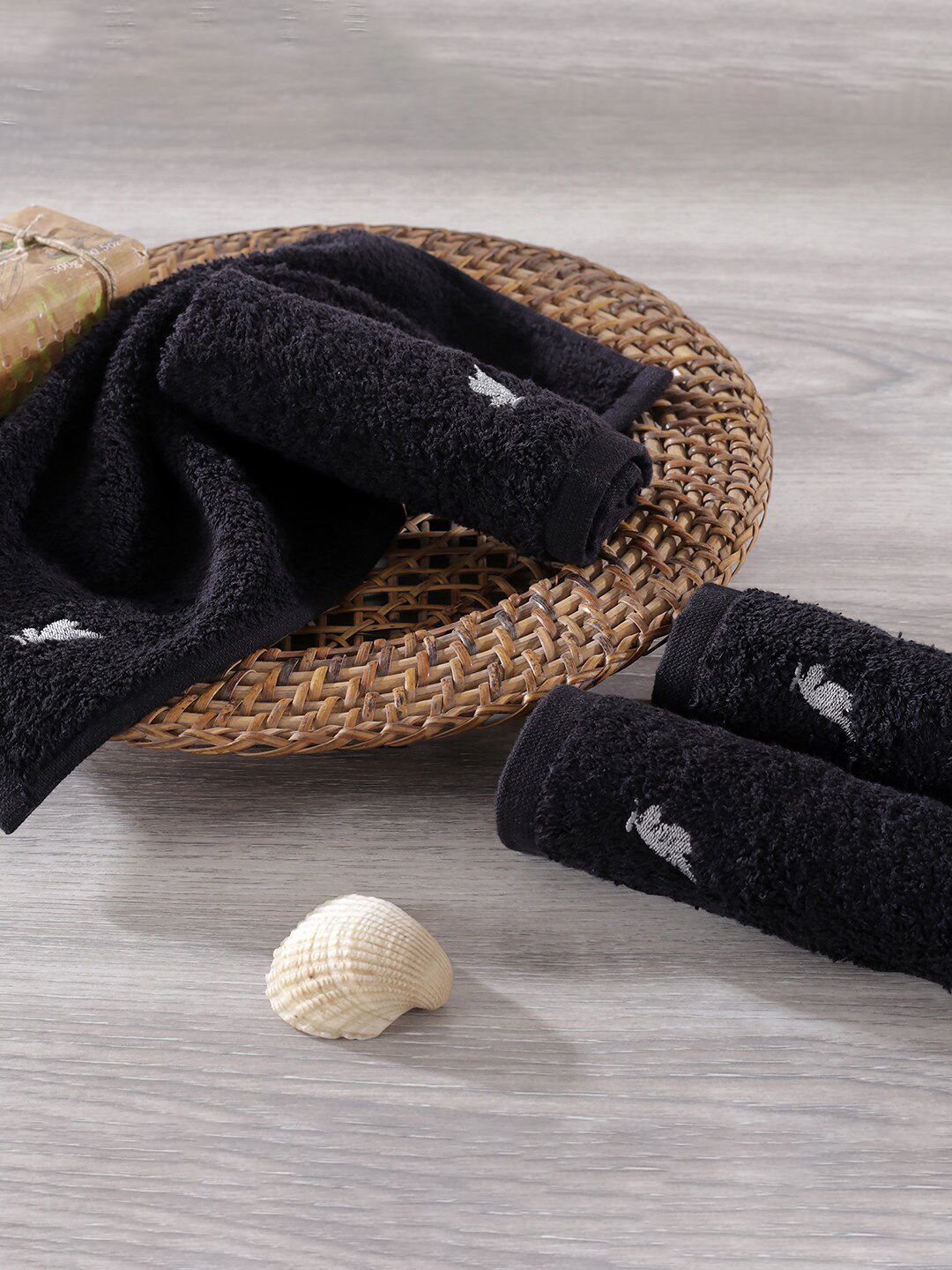 Maspar Pack of 4 Black 550 GSM Face Towel Price in India