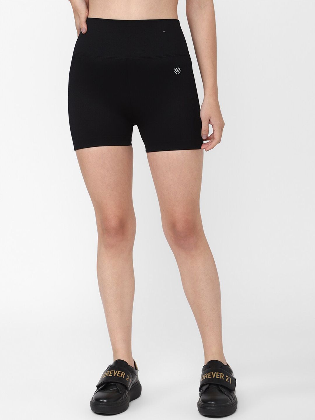 FOREVER 21 Women Black Shorts