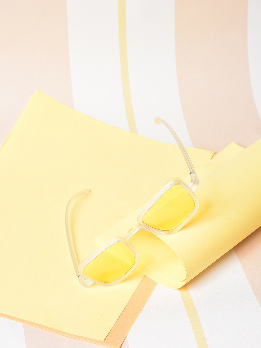 HAUTE SAUCE by Campus Sutra Unisex Yellow Lens & White Rectangle Sunglasses with Polarised Lens Price in India