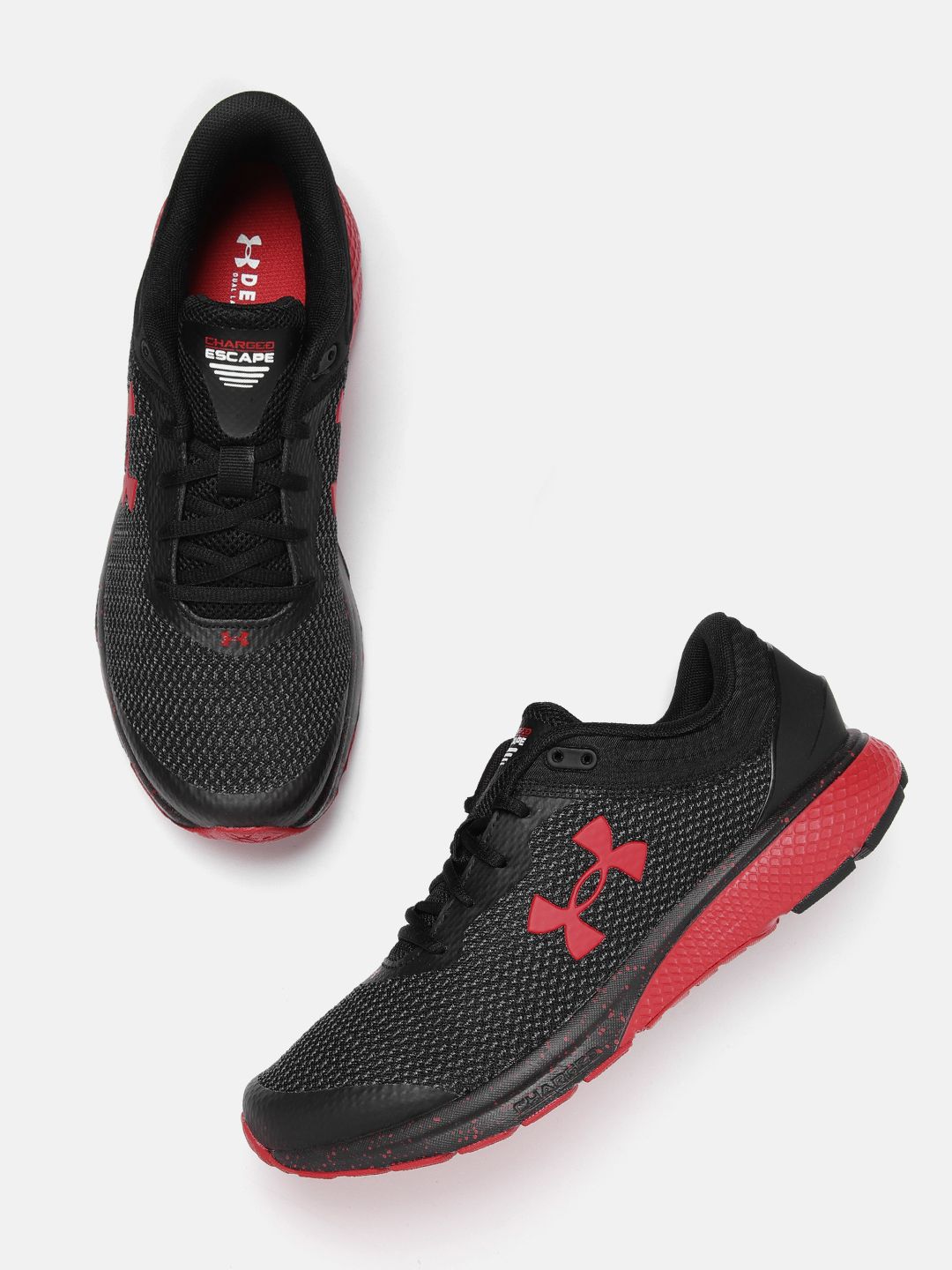 UNDER ARMOUR Men Black & Red Woven Design Charged Escape 3 BL Running Shoes