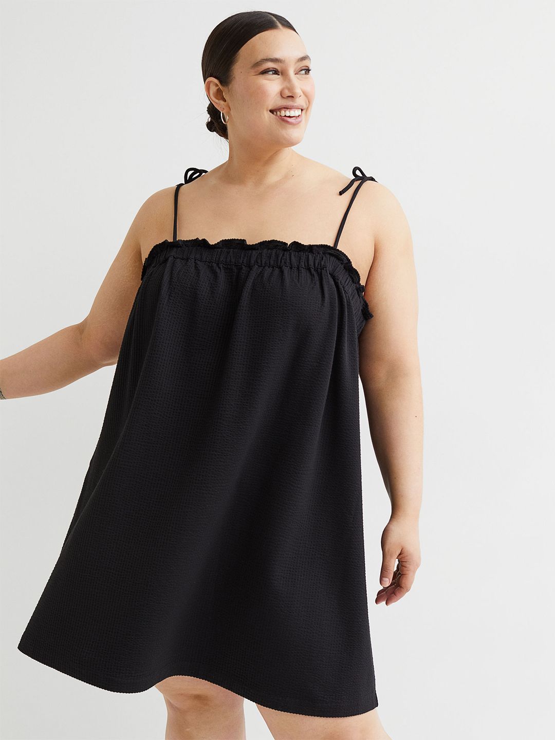 H&M+ Size Black Solid Waffled Jersey Dress Price in India