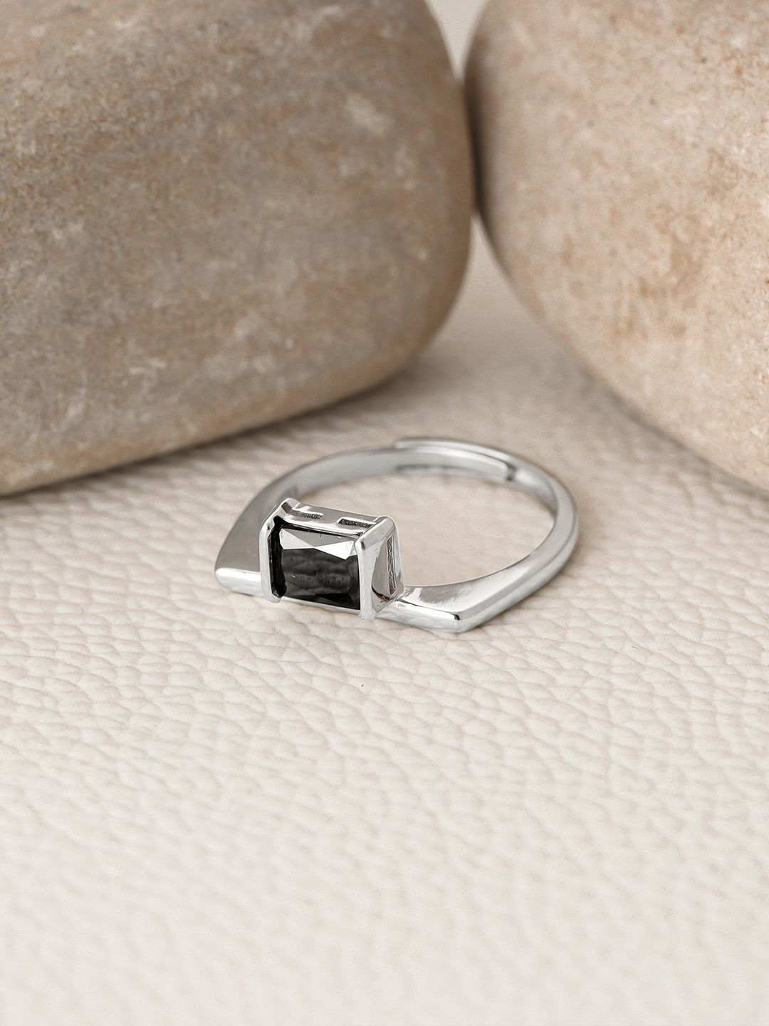 GIVA GIVA 925 Sterling Silver Rhodium-Plated Black Stone-Studded Finger Ring