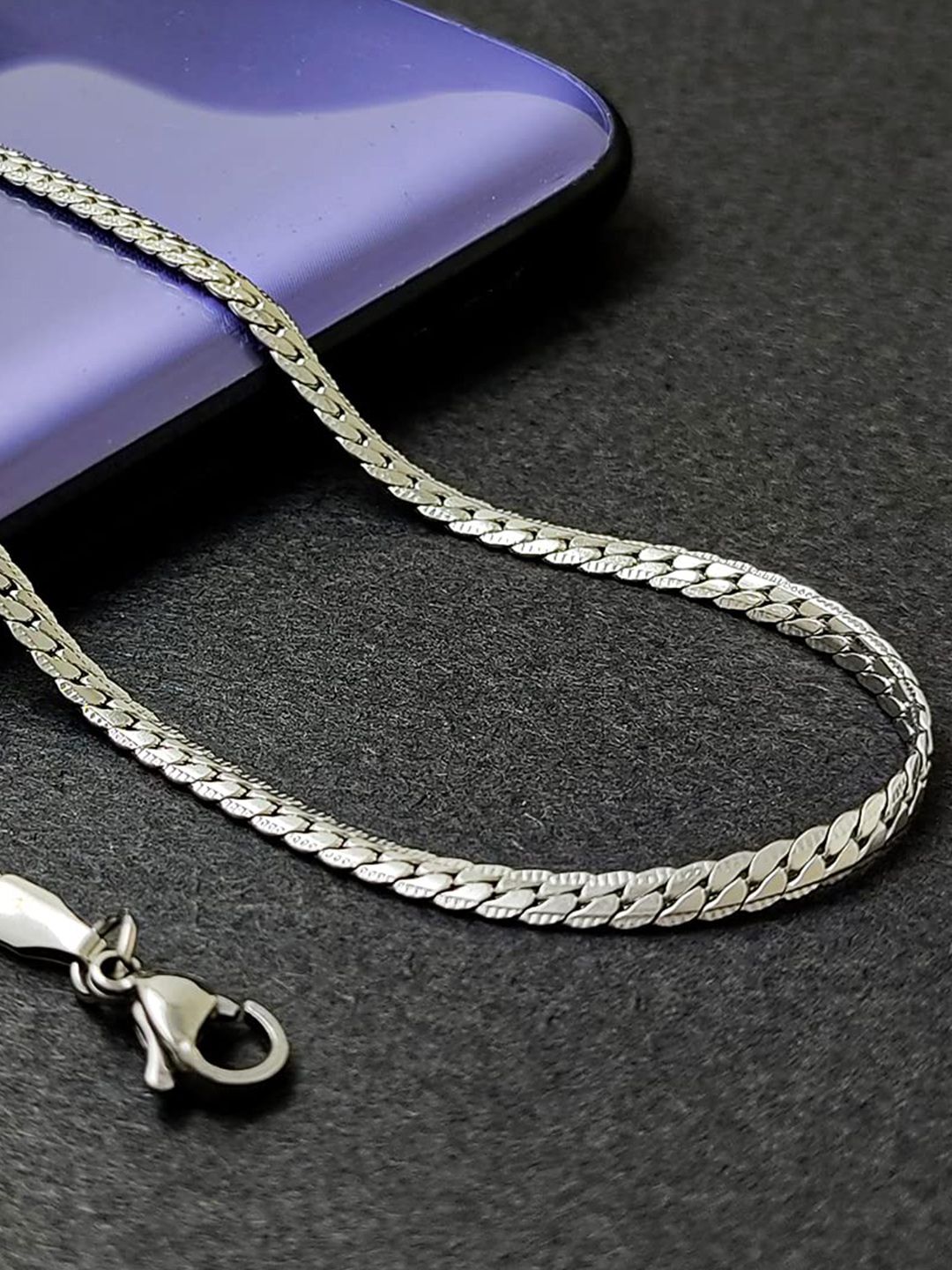 Saizen Unisex Silver-Toned Rhodium-Plated Chain Price in India