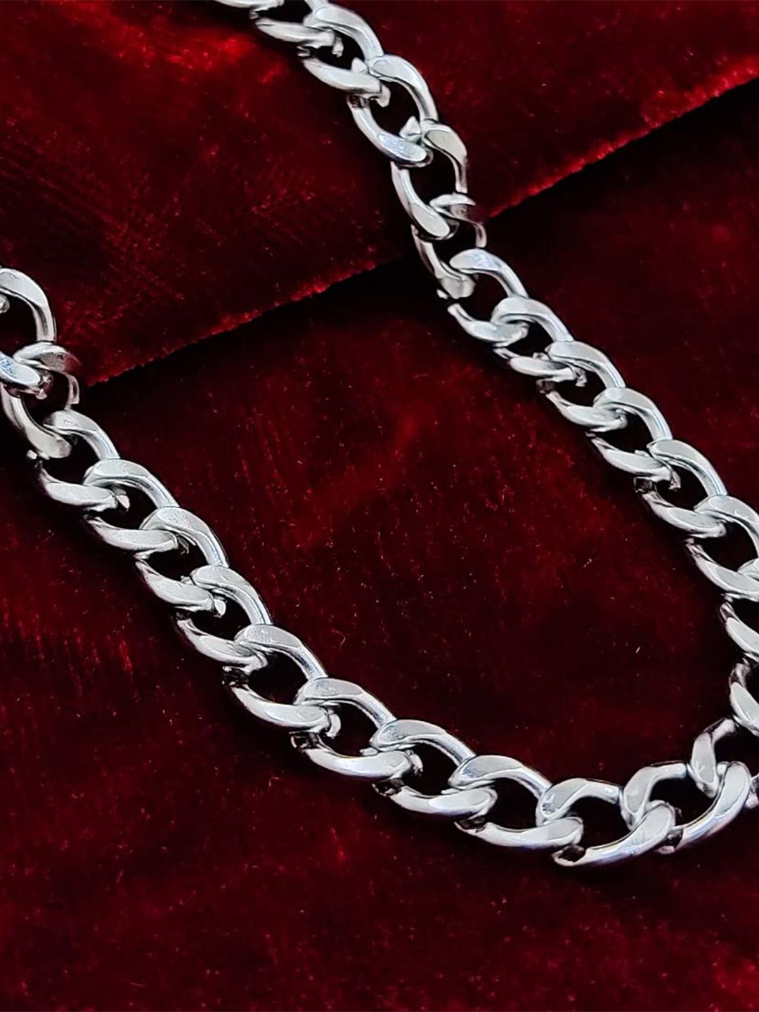 Saizen Unisex Silver-Toned Rhodium-Plated Chain Price in India